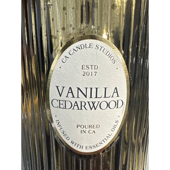 Leoben Co Vanilla Cedarwood Candle Ribbed Amber Glass Jar 18oz Essential Oils - Picture 3 of 7